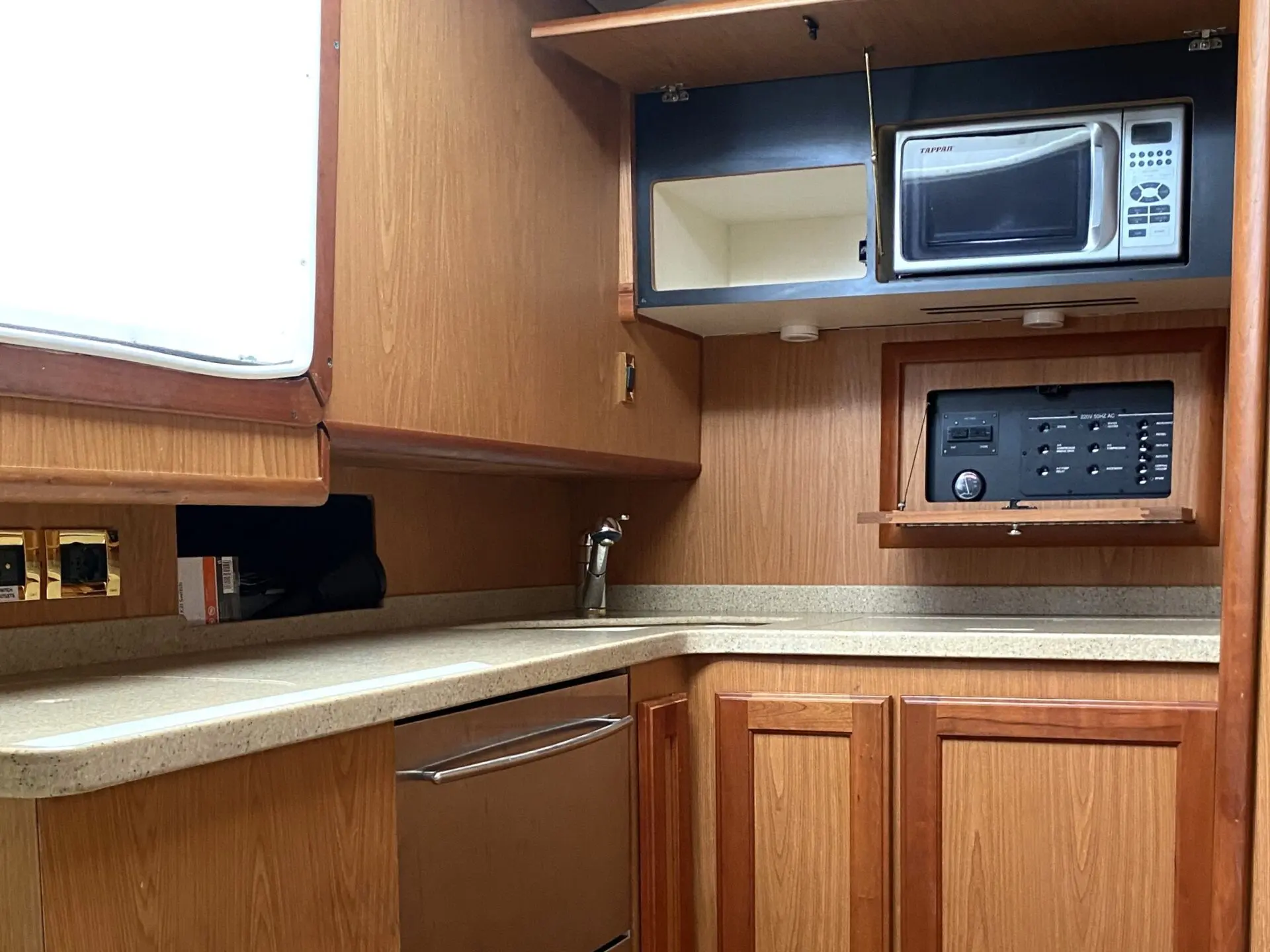 Luhrs 41 — 3/6