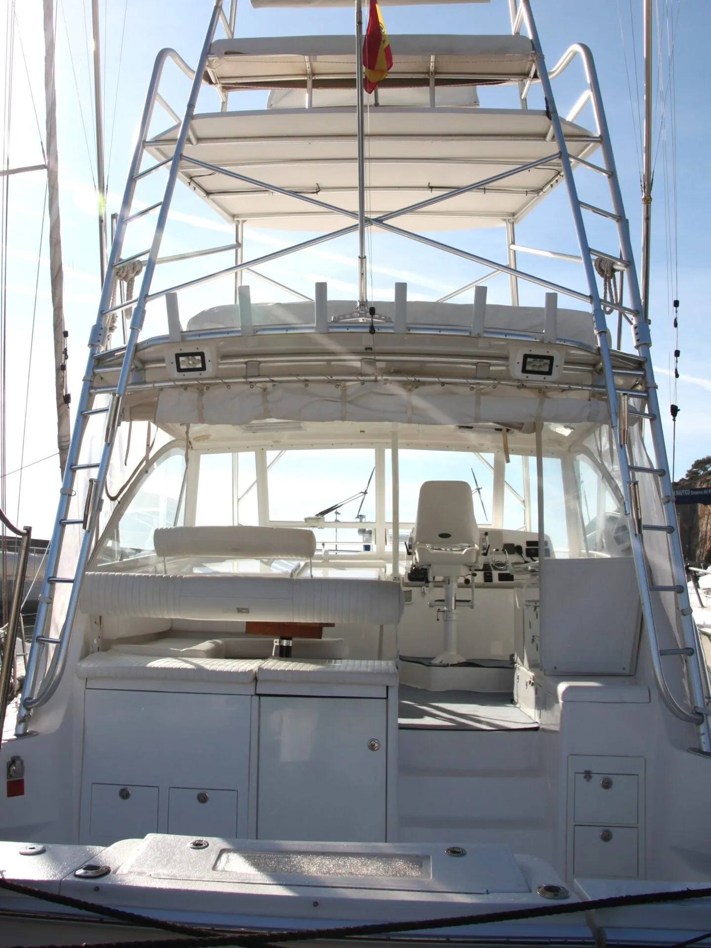 Luhrs 41 — 1/6
